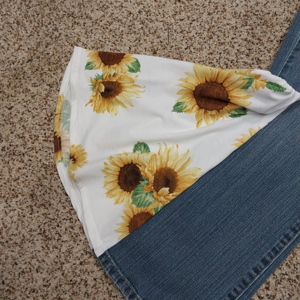 3350 Size 10 Momento Upcycled Bell Bottoms in Yellow and Brown Sun Flowers. - Picture 3 of 6